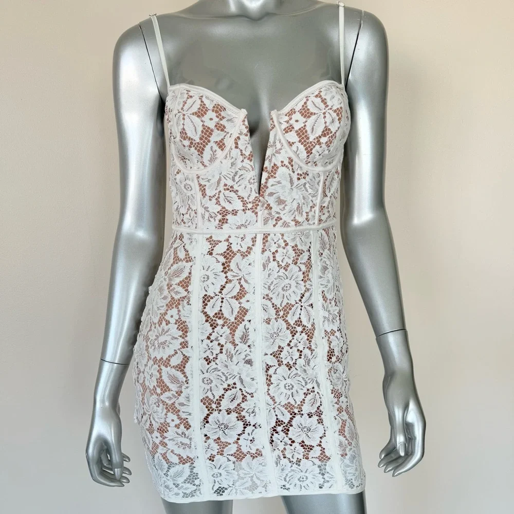 NWT!!! For love and lemons women dress size M Retail 265$